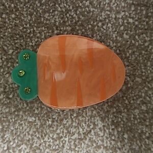 NWOT Carrot Hairclip